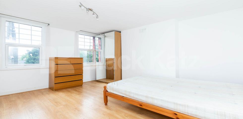 			4 Bedroom, 1 bath, 1 reception Flat			 Criterion Mews, UPPER HOLLOWAY 